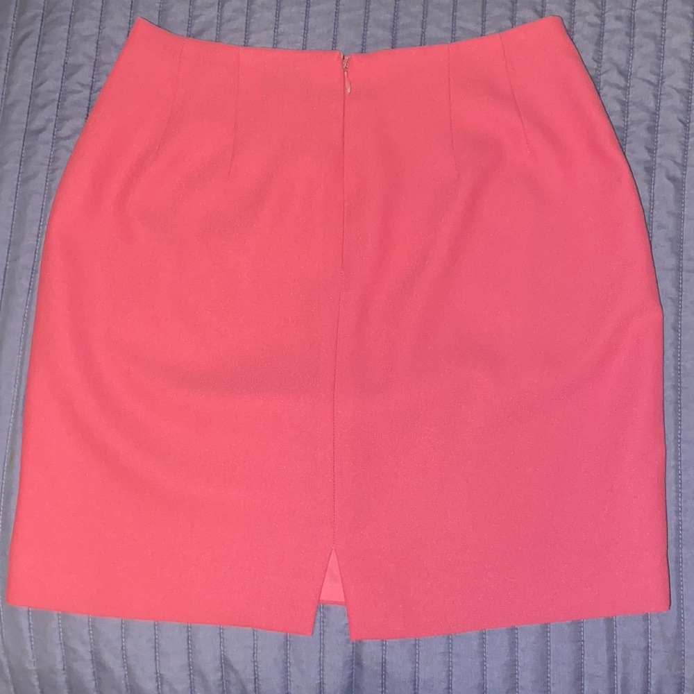 Too small for me now. Hugo Buscati pink pencil skirt, size 8. Dry clean only.